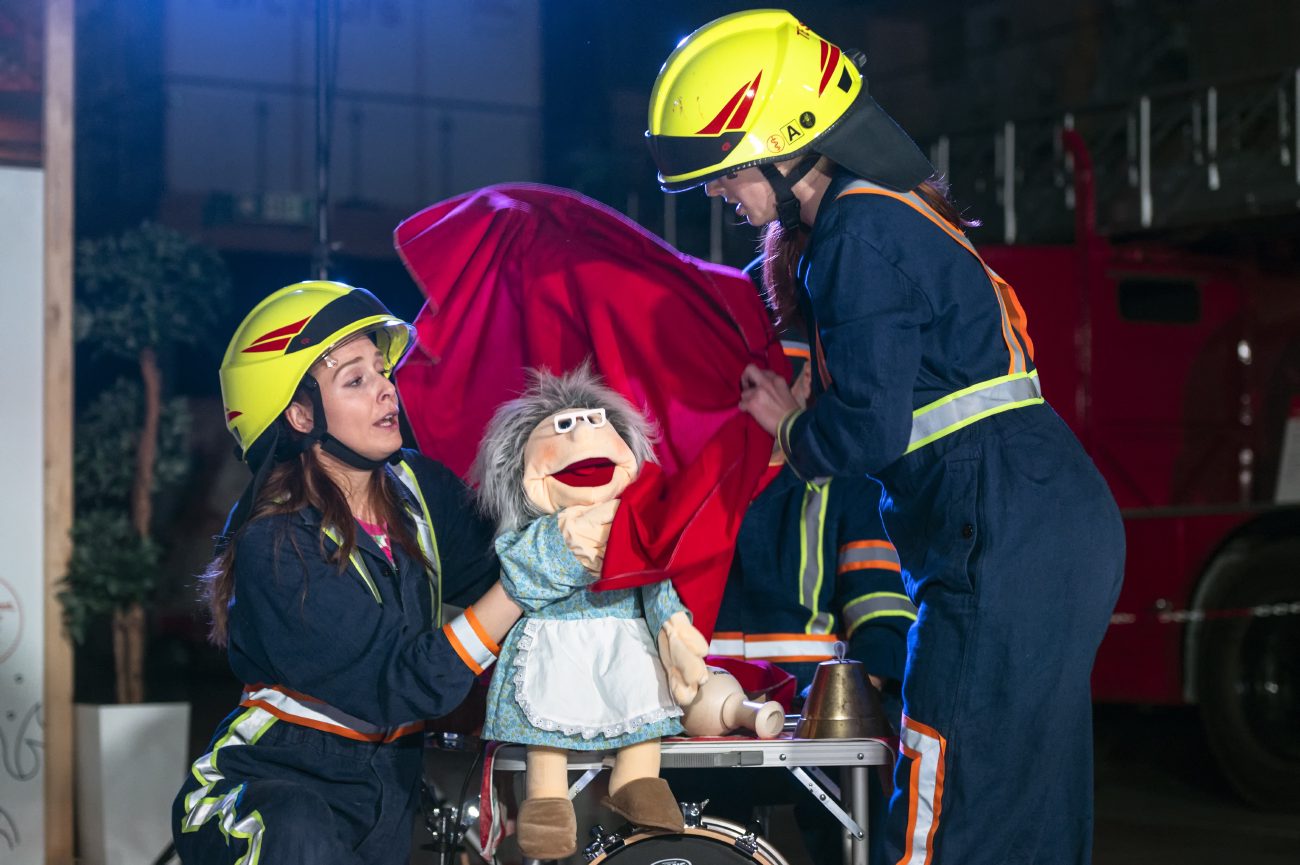 Szenenfoto aus Bei der Feuerwehr wird der Kaffee kalt